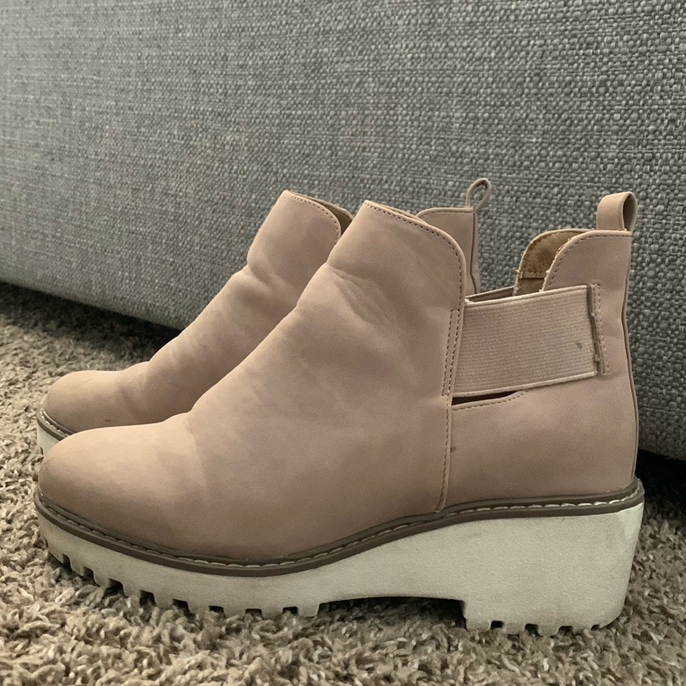 Dolce Vita size 5 boots from the buckle